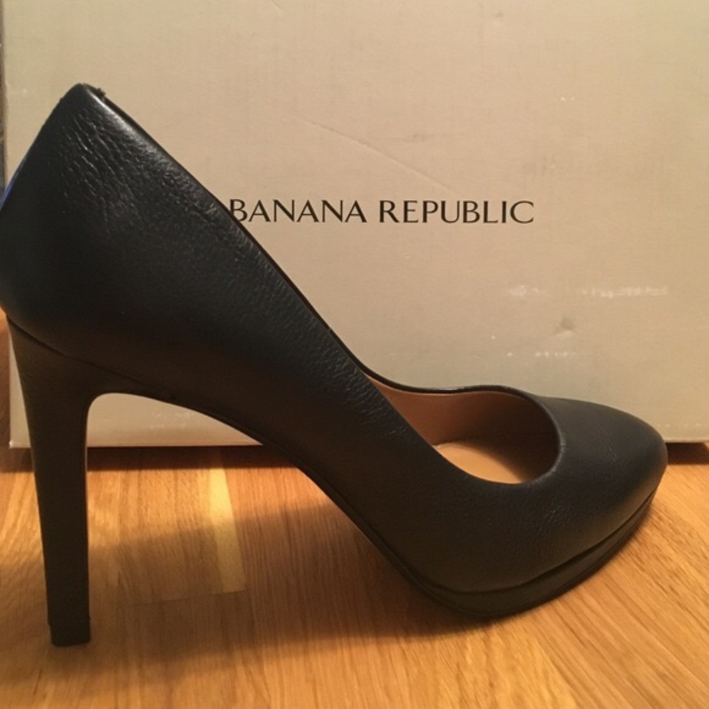 Black Pumps